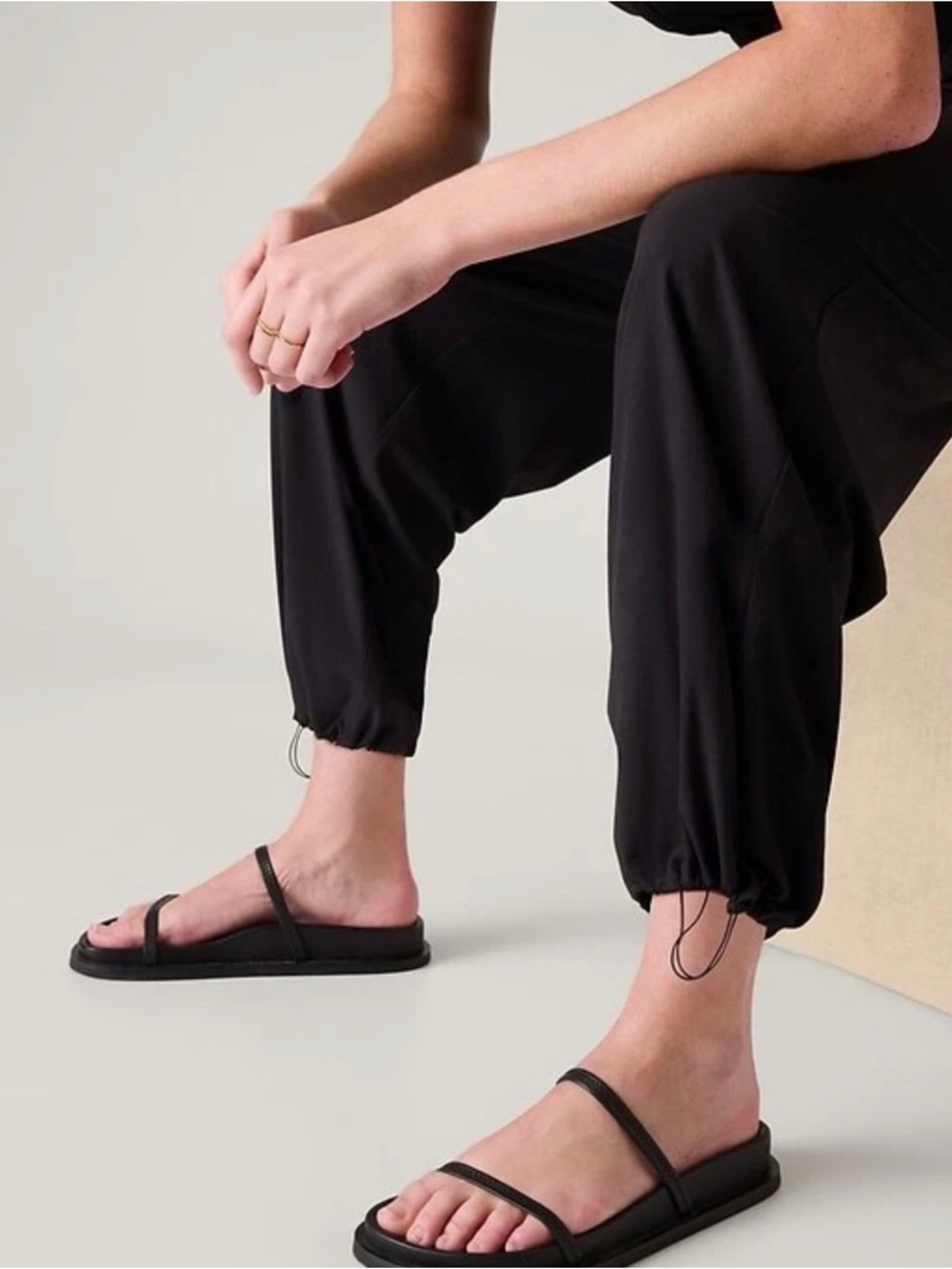 ATHLETA Brooklyn Utility Jumpsuit Black Size 8P EUC Sleeveless Cargo Stretch - Picture 4 of 9